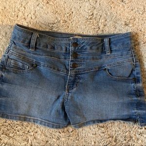 BLUESPICE size 5/6 jean shorts!